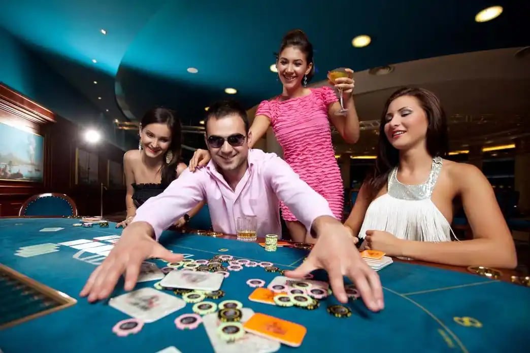 greyhound tv mobile gaming